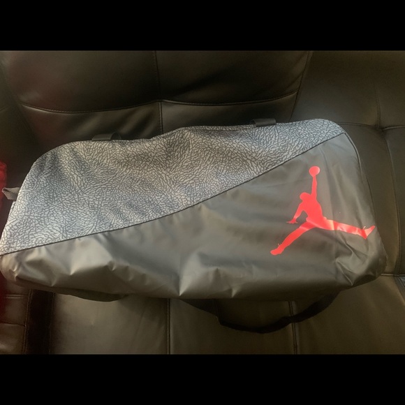 Jordan jacket with matching duffel bag - Picture 4 of 11